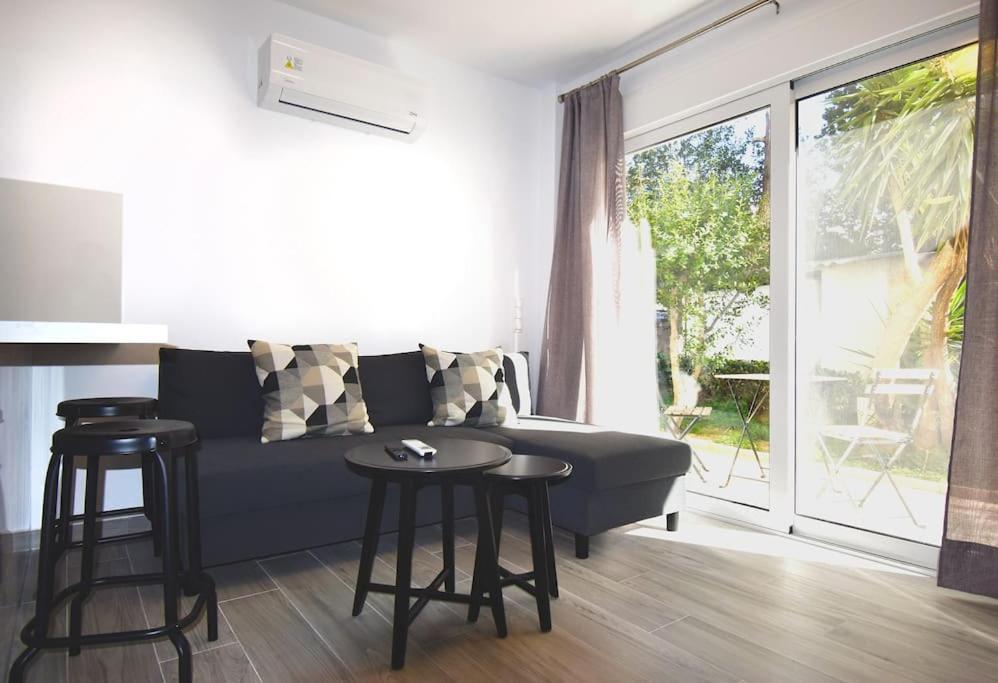 Glyfada Maisonette By Taurus * Athens