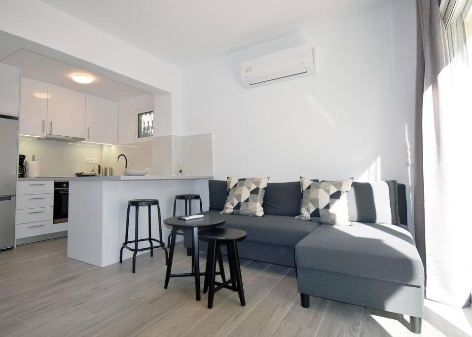 Glyfada Maisonette By Taurus Athens