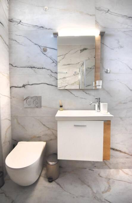 Glyfada Maisonette By Taurus Apartment
